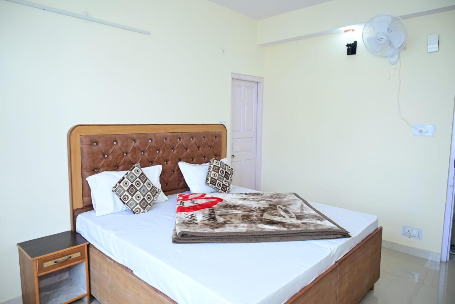 Krishna B&B Near Mall Road Шимла Екстериор снимка