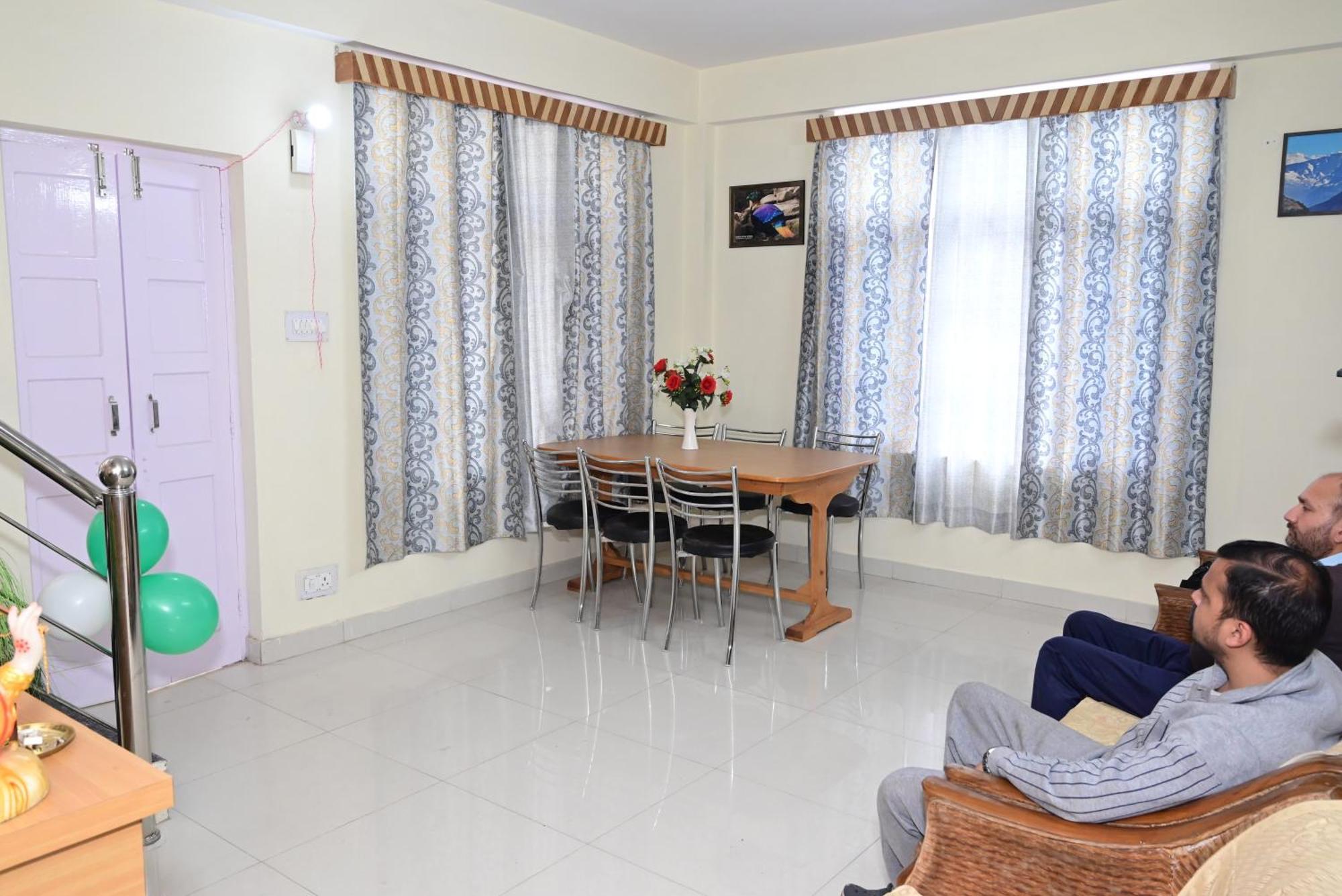 Krishna B&B Near Mall Road Шимла Екстериор снимка