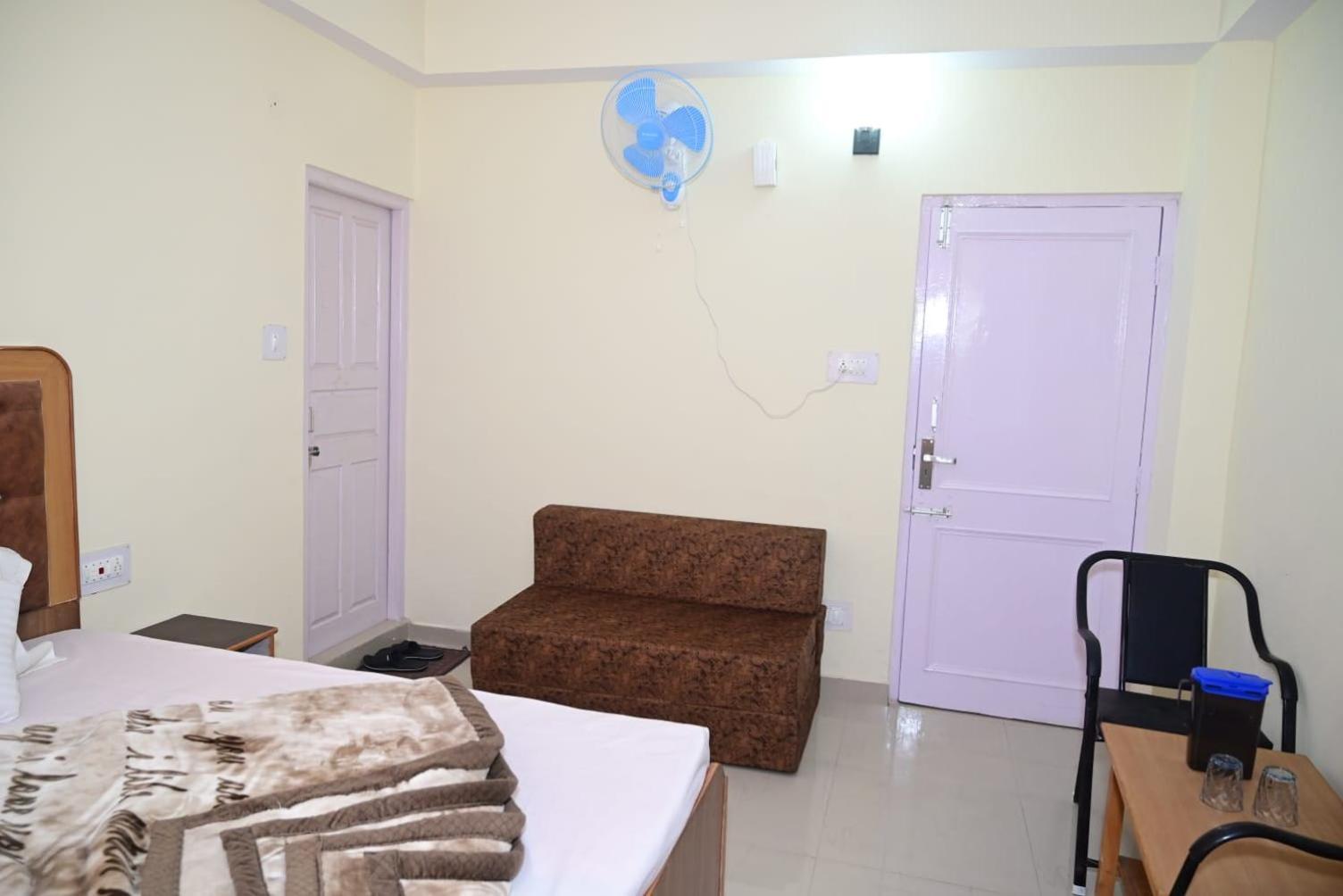 Krishna B&B Near Mall Road Шимла Екстериор снимка