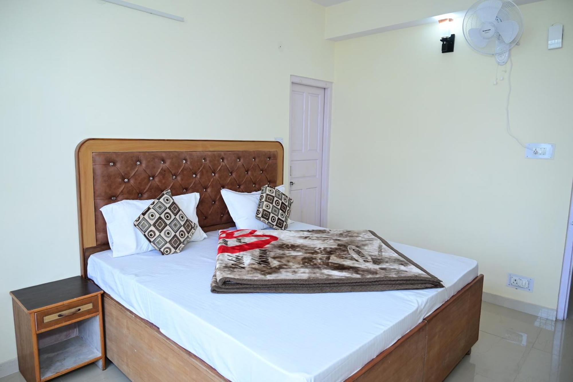 Krishna B&B Near Mall Road Шимла Екстериор снимка