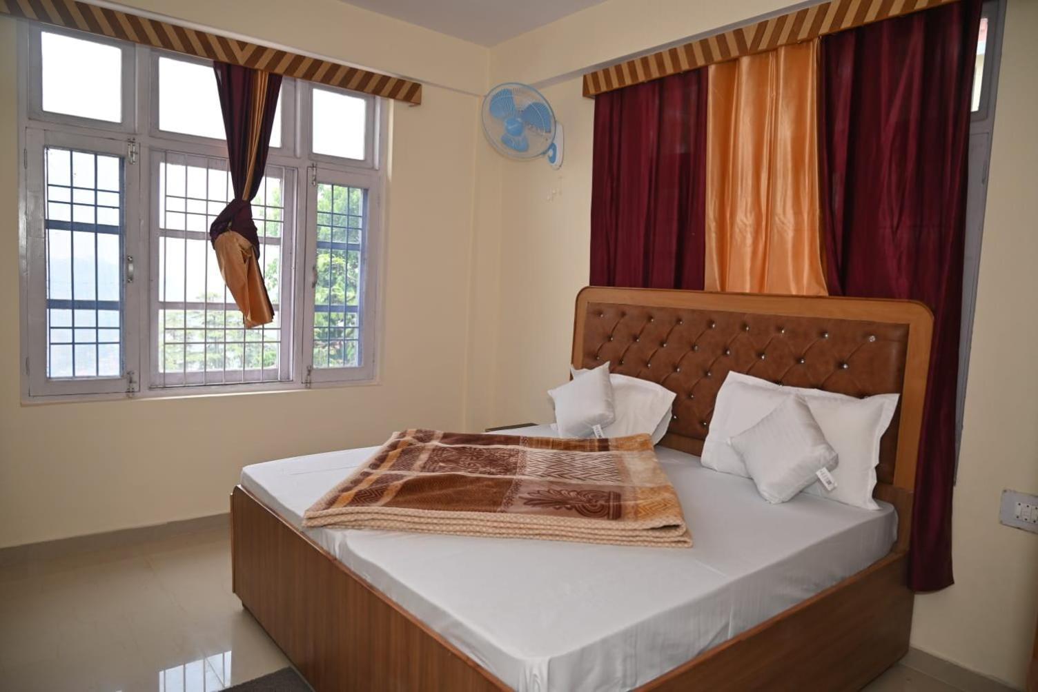Krishna B&B Near Mall Road Шимла Екстериор снимка